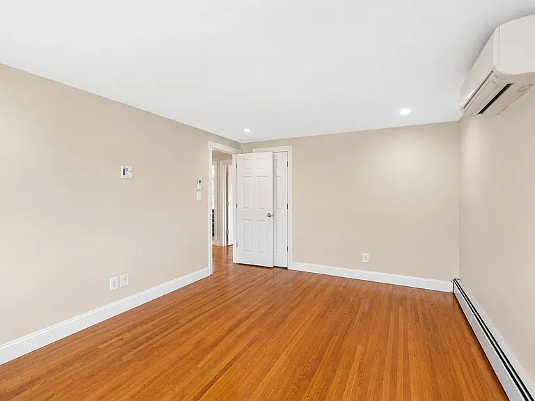 64 Dante Ave — Photo 9