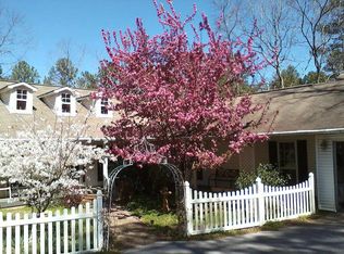 225 Creekside Dr, Greers Ferry, AR 72067