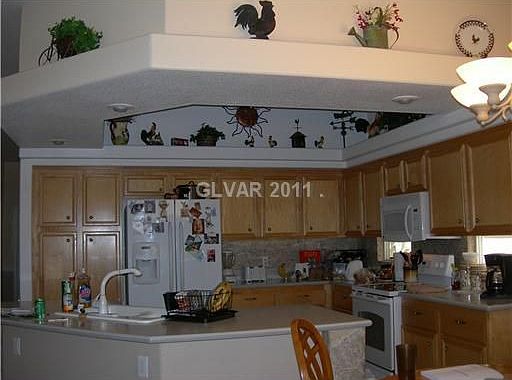 4th image of 9755 Pioneer Ave