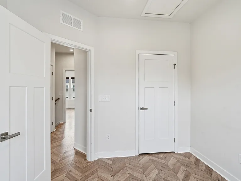 9 Wentworth Ln — Photo 17