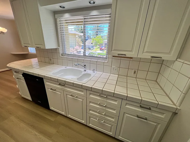 20607 Russell Ln — Photo 3