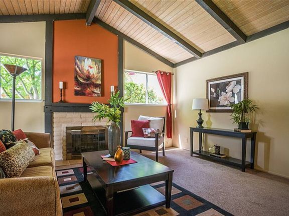 4th image of 371 Los Pinos Way
