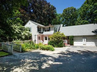 834 Hilltop Rd, Oyster Bay, NY 11771