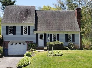 908 Russells Mills Rd, Dartmouth, MA 02748