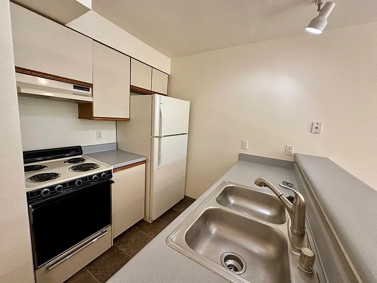 816 20th St #102 — Photo 3