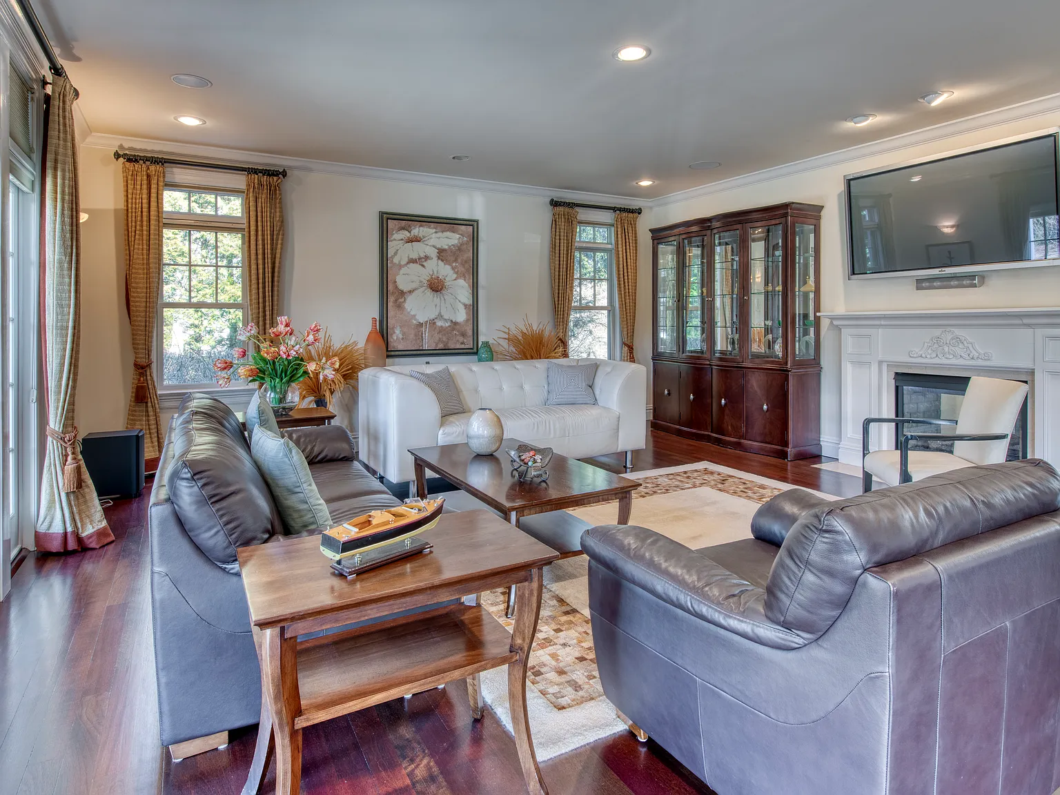 Immaculate 6 Bedroom SOH — Photo 4
