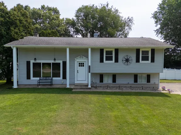 57089 Linda Dr, Three Rivers, MI 49093