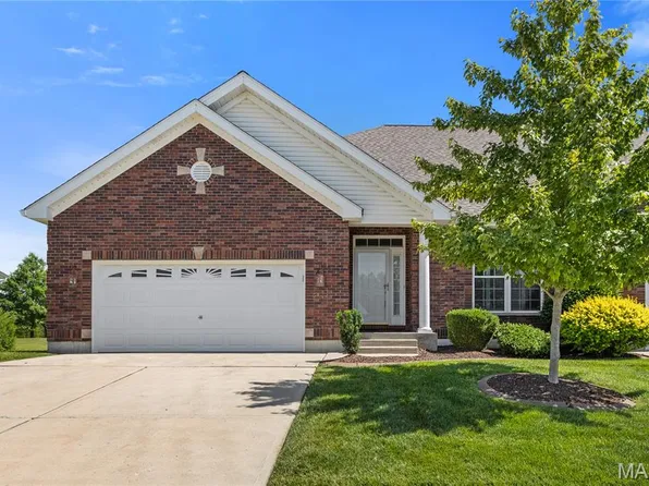 2438 Golden Bear Way #706A, Wentzville, MO 63385