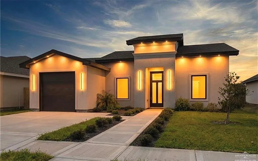 3 bed, 2.0 bath, 1348 sqft, $1,900 — Photo 2