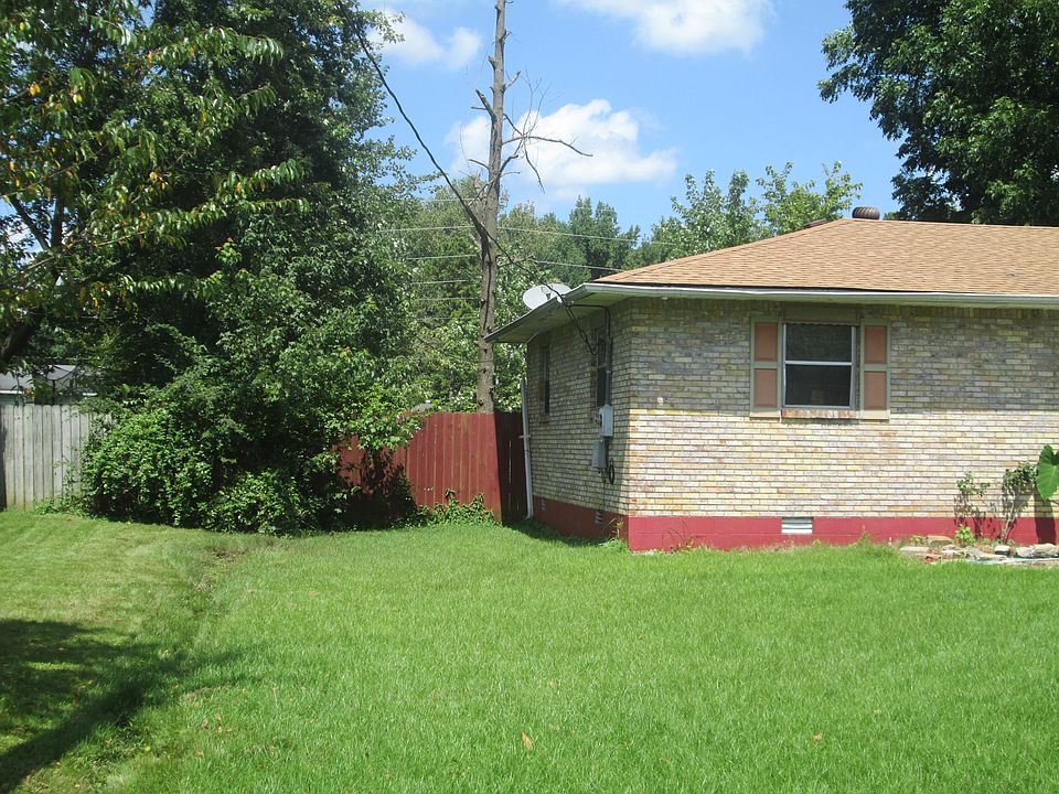 2nd image of 151 Hampton Ct