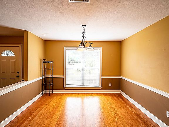 3rd image of 144 Birchwood Dr