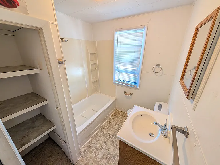 405 Northampton St #B — Photo 2