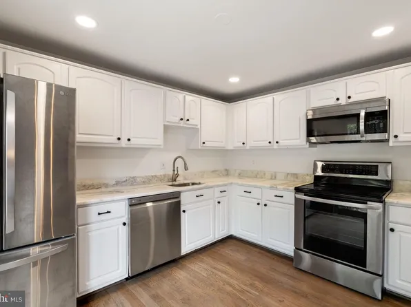 3050 Silent Valley Dr, Fairfax, VA 22031
