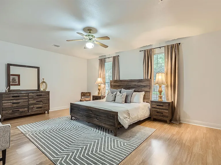 1016 Thackeray Ln — Photo 14