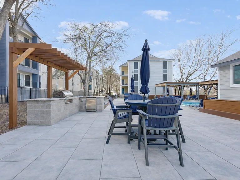 Treehouse Apartments — Photo 20