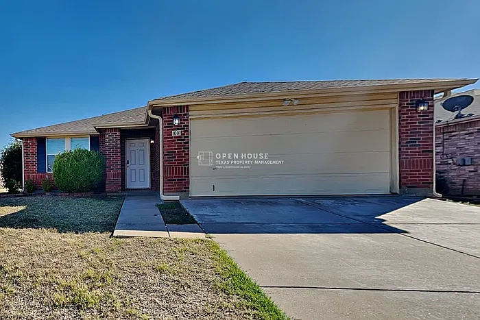 3 bed, 2.0 bath, 1890 sqft, $1,975 — Photo 1