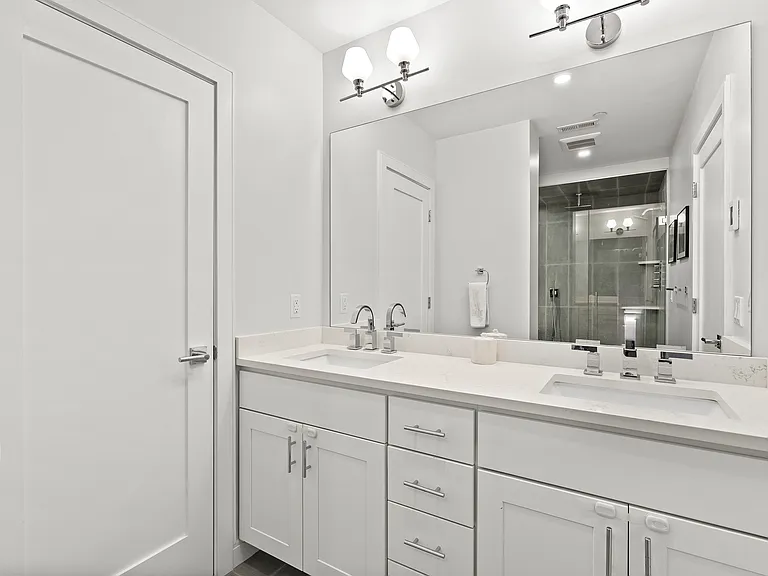 201 W 8th St #3A — Photo 19