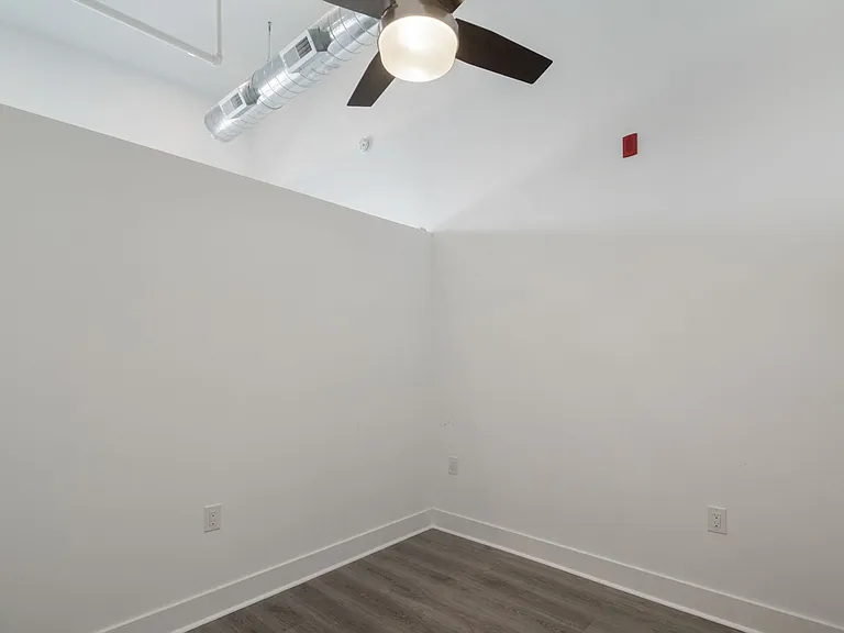 1705 Jackson St — Photo 4