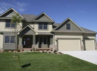 1334 Whistler Point Rd, Woodbury, MN 55129