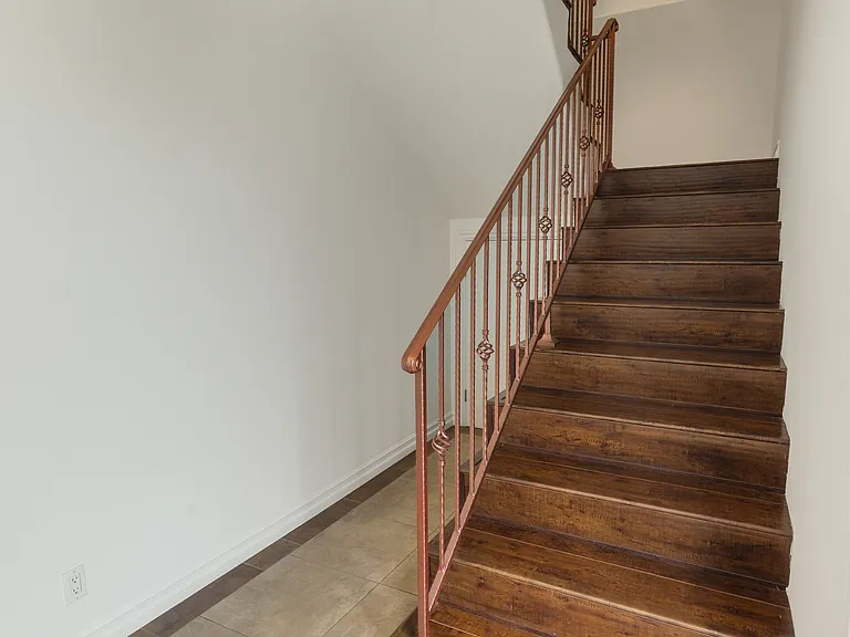 1530 Parmer Ave — Photo 26