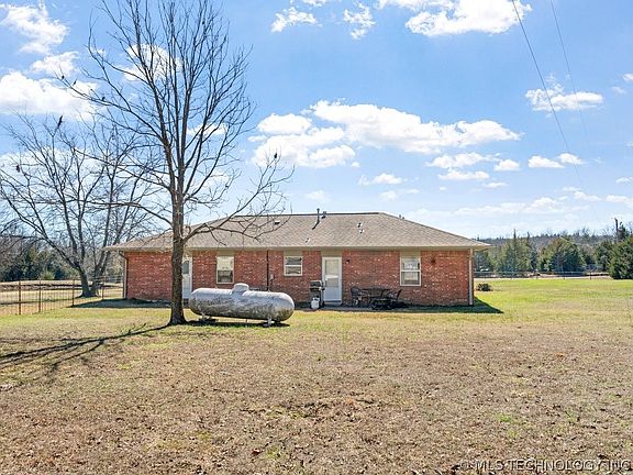 3rd image of 20283 W Hickory Dr