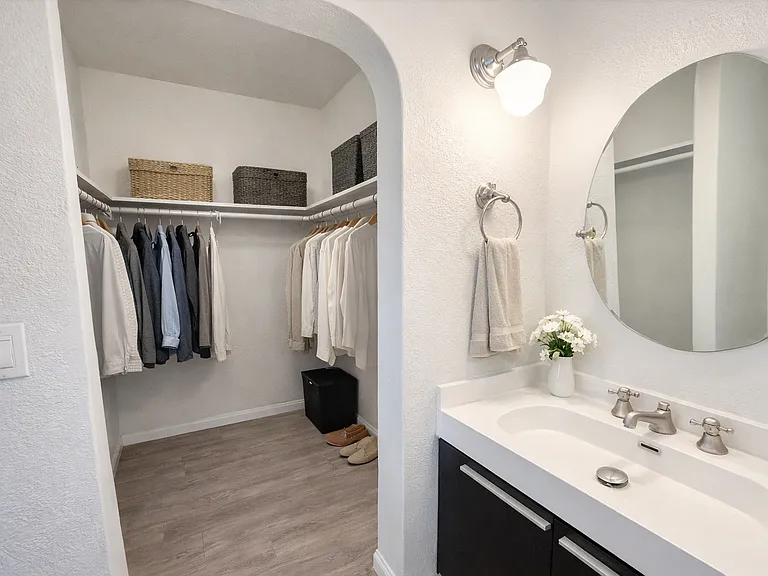 412 S Lake St Property — Photo 5