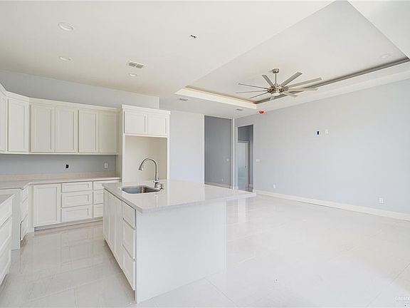 5th image of 403 Noble Dr