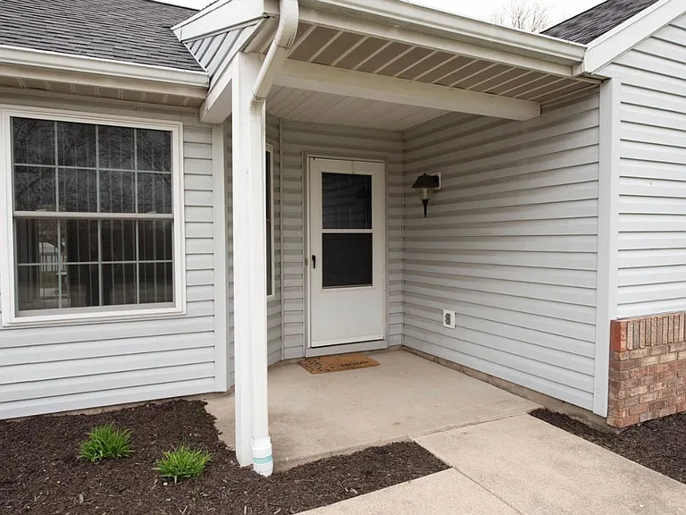 2611 Manchester St — Photo 2