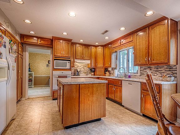 5th image of 6722 Forest Glen Ct