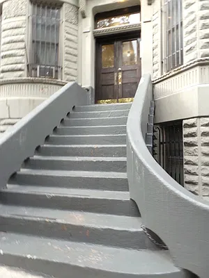 Rented by Perry Associates NYC Inc | media 17