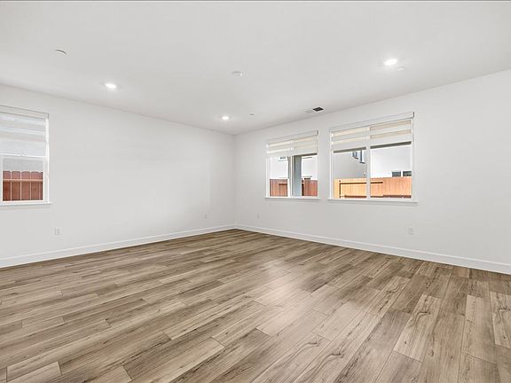 4th image of 7041 Nystrom Way