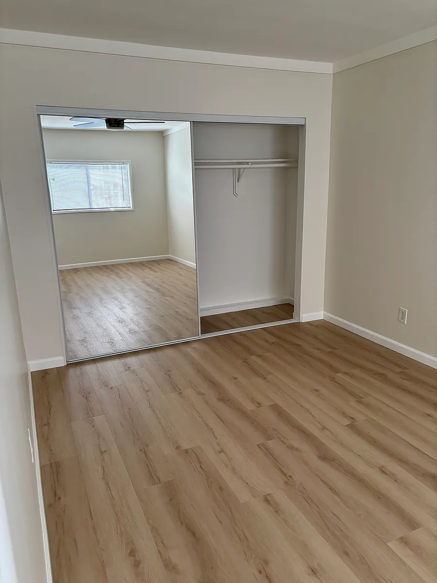 Building Photo - 398 Carroll Park E #6