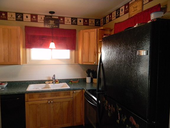 5th image of 223 Homer St