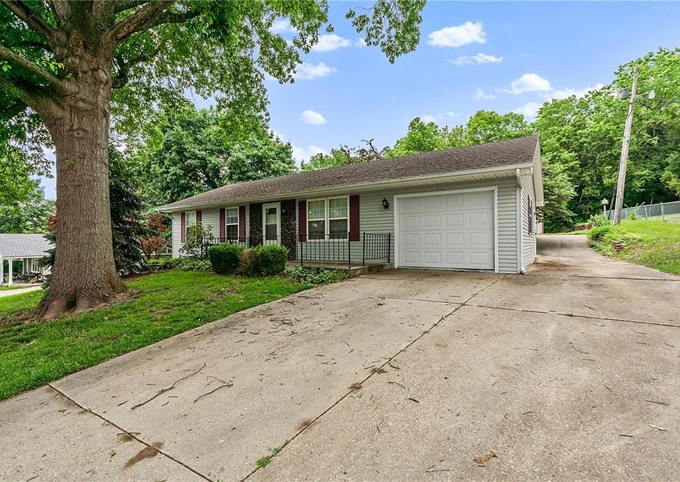 1st image of 602 N Westview Dr