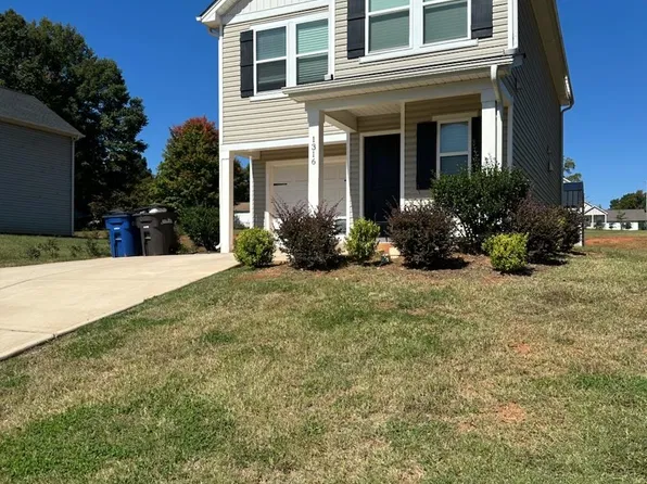 1316 Yadkin St, Statesville, NC 28677