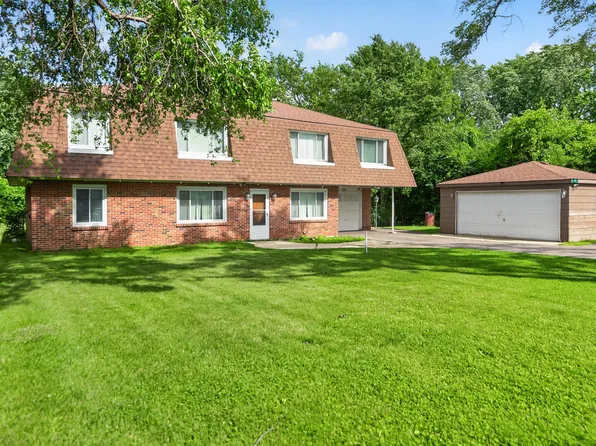725 N 7th Ave, Addison, IL 60101