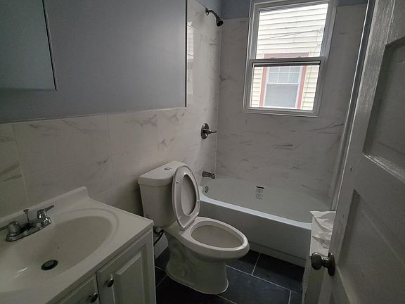 2nd image of 20 Schuyler Ter Floor 1