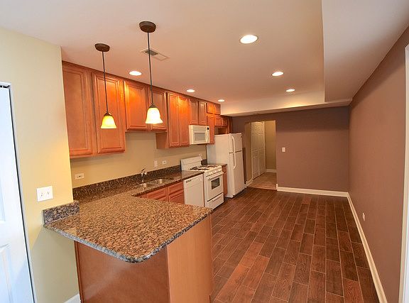 4th image of 2525 N 72nd Ct