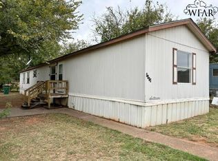 1004 S Wall St, Iowa Park, TX 76367
