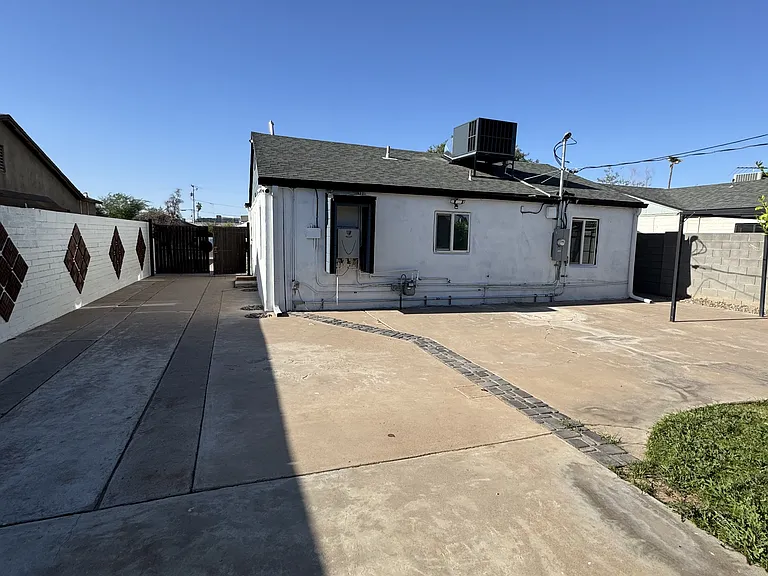 1905 E Brill St — Photo 5