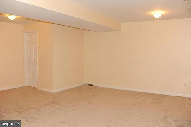 6205 Abbottsbury Row — Photo 4