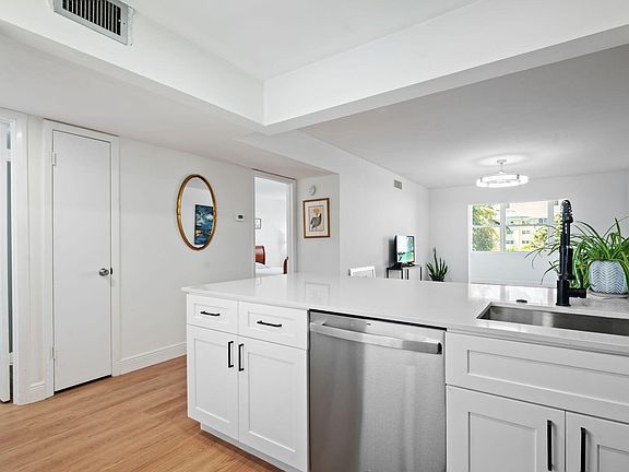 4th image of 230 NE 26th Avenue #2160