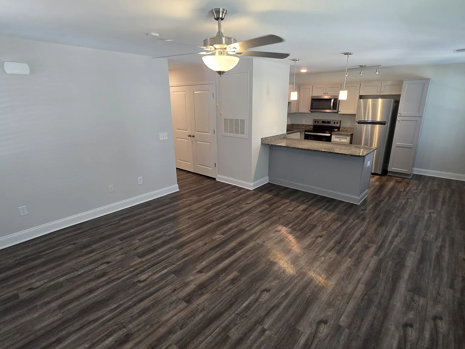 2 bed, 921 sqft, $1,295 — Photo 4