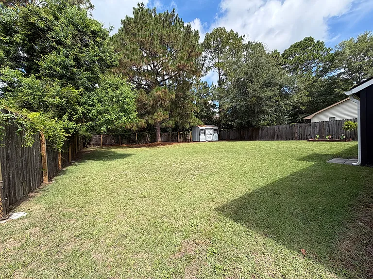 921 Greenbriar Rd — Photo 17