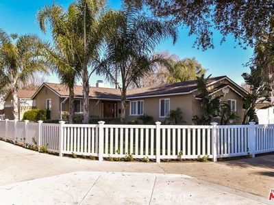 22327 Gifford St, Canoga Park, CA, 91303