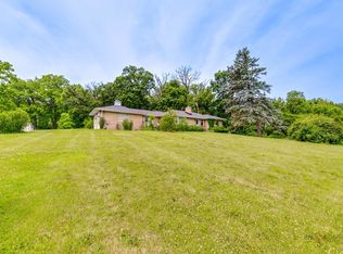 38W333 Oakwood Dr, Saint Charles, IL 60175