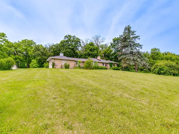 38W333 Oakwood Dr, Saint Charles, IL 60175