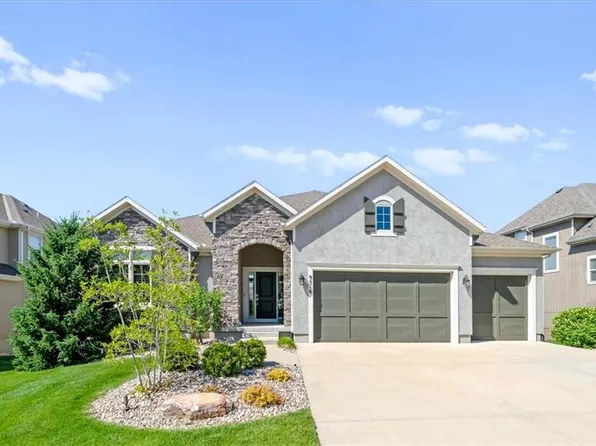 9516 W 164th Pl, Overland Park, KS 66085