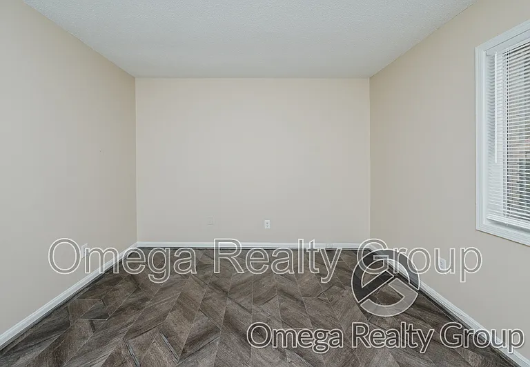 Camelot Apartments — Photo 84