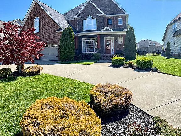 2nd image of 1065 Willow Cir